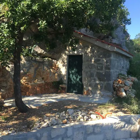Eva Sestanovac, Katuni, Omis Willa