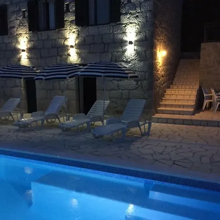 Willa Eva Sestanovac, Katuni, Omis *