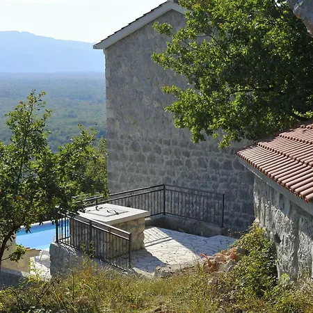 Eva Sestanovac, Katuni, Omis Šestanovac