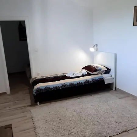 Eva Sestanovac, Katuni, Omis Šestanovac