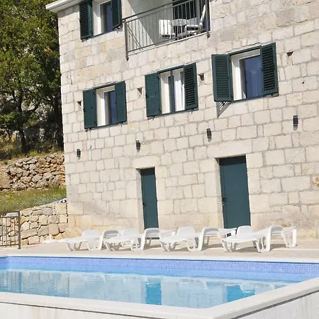 Eva Sestanovac, Katuni, Omis Villa *