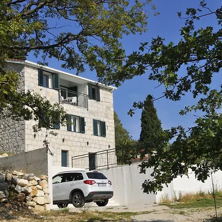 Eva Sestanovac, Katuni, Omis *